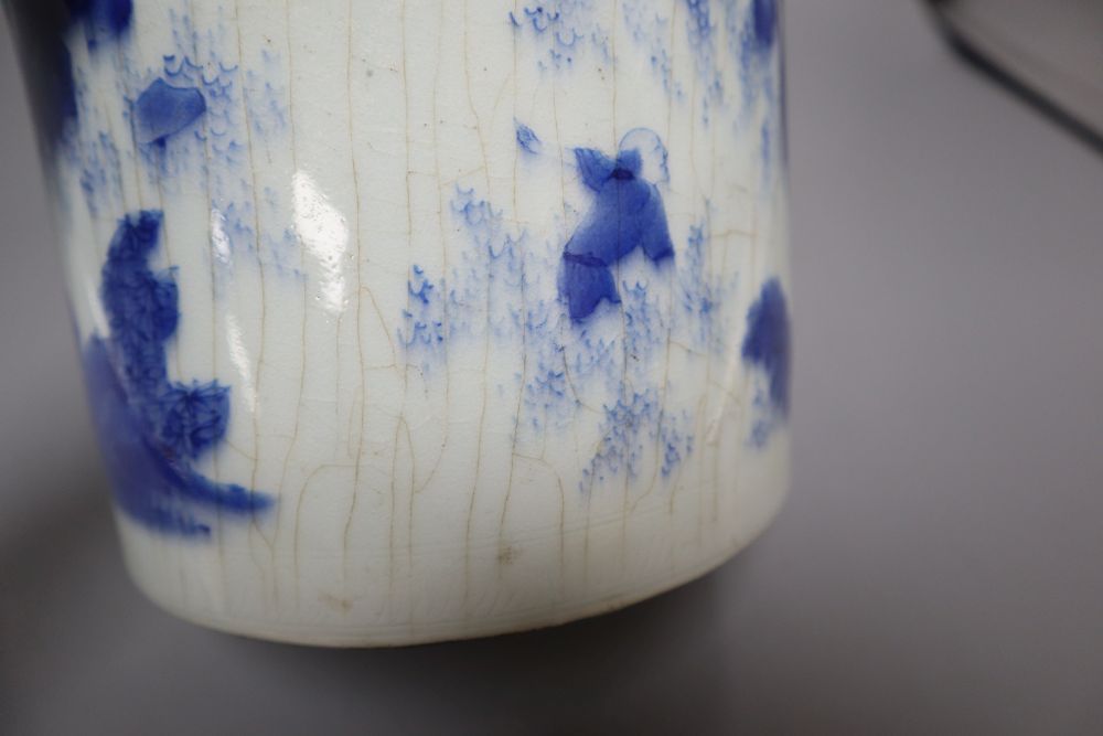 A Chinese blue and white brushpot, height 18cm